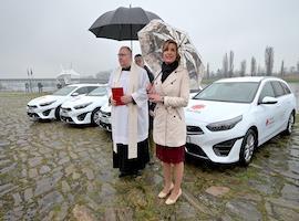 Slavnostní uvedení do provozu pěti nových automobilů Charity Litoměřce