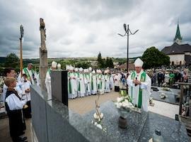 Mše sv. s odhalením pamětního reliéfu Mons. Olejníka ve Strání