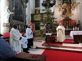 Lovosičtí farníci popřáli P. Ladislavu Nádvorníkovi k Vánocům