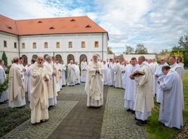 Fotogalerie: Diecézní pouť kněží a jáhnů